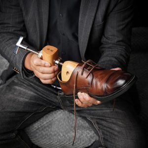 مراقبت از کفش اکو (ECCO)؛ ۵ روش طلایی برای چرم نوبوک و روغنی
